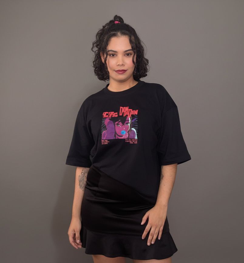 Camiseta Oversized: Momo - Dualidade Paranormal